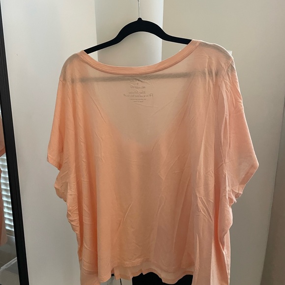Torrid cropped v neck size 5 - Picture 3 of 3